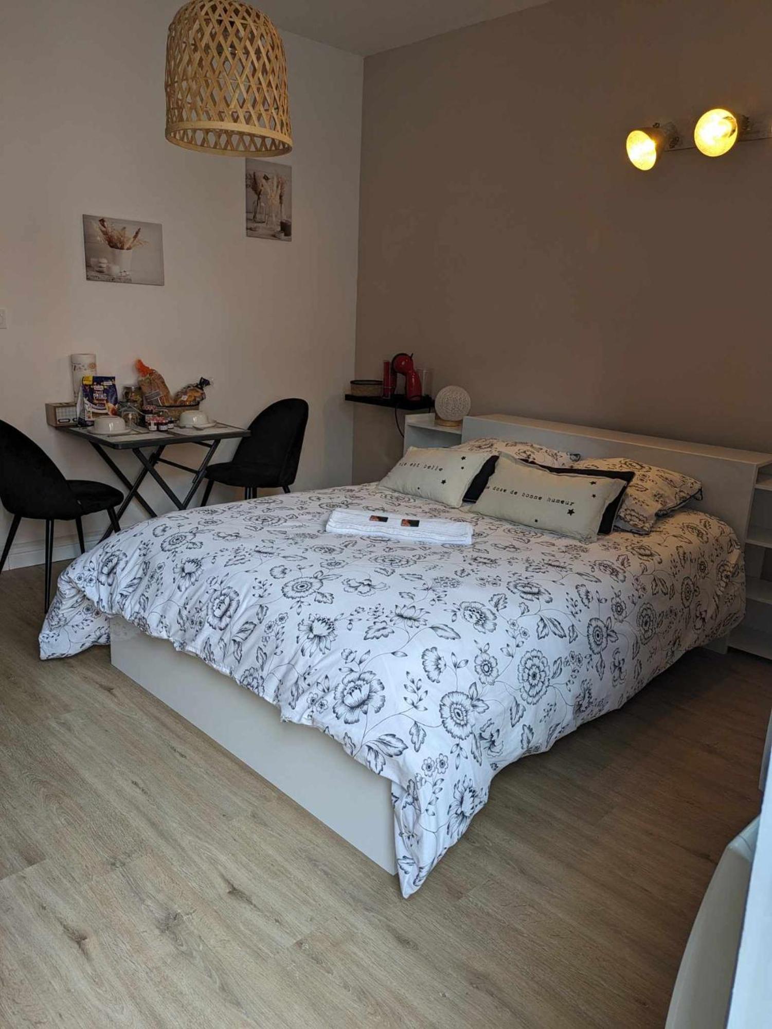 Bed and Breakfast Chez Cerise Tournay Exterior foto